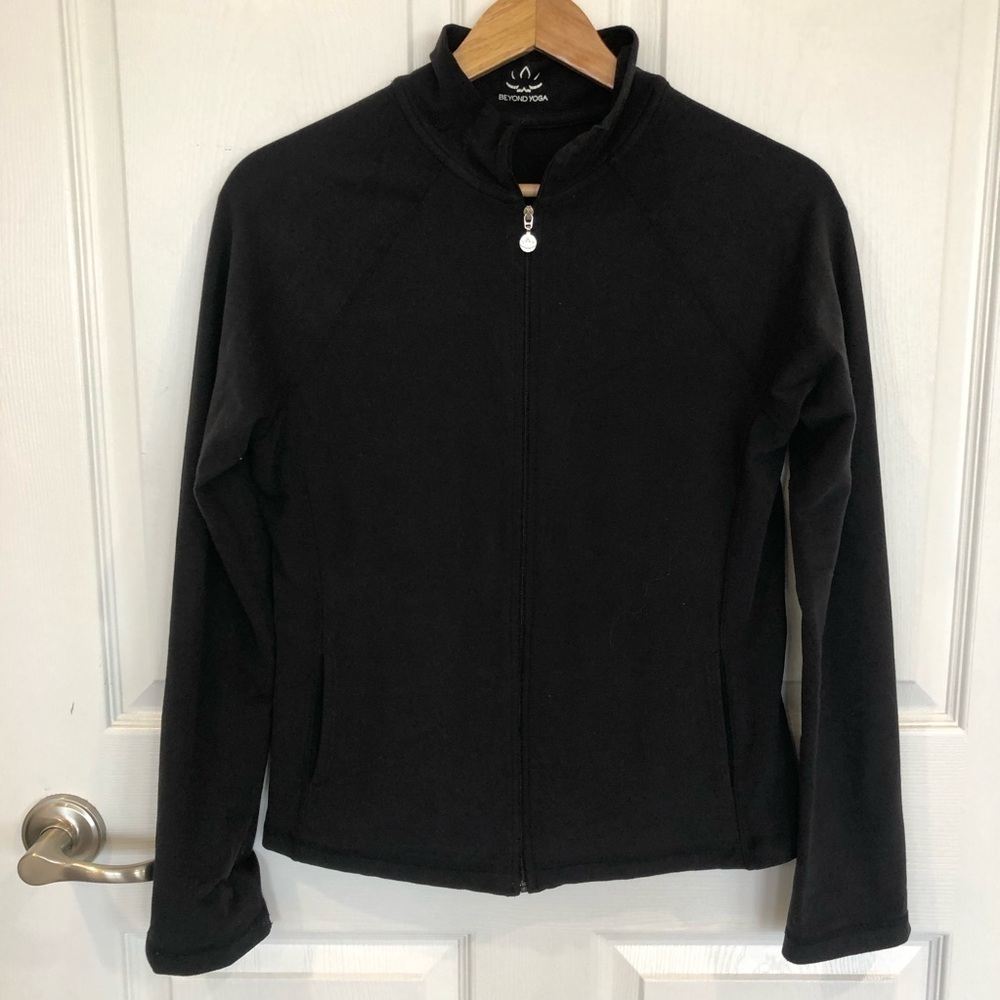Beyond Yoga full zip jacket sweater with pockets black